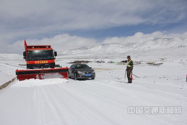 岗巴雪村交通新进展，通往雪域秘境道路更新揭秘