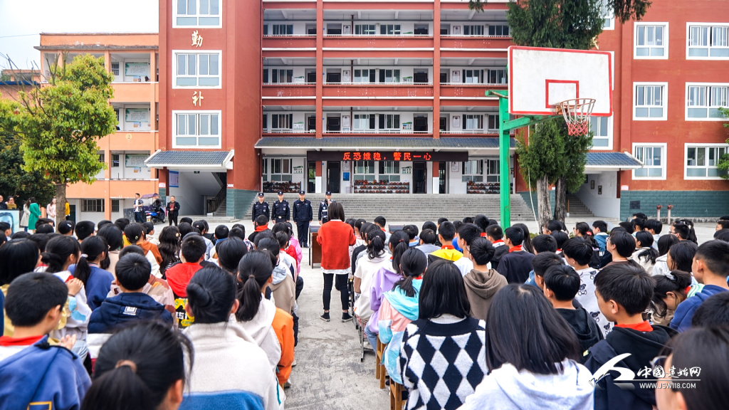 建始县司法局新项目推动法治建设，深化服务群众工作